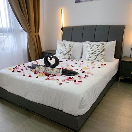 Sky Cozy Troika Residence, 1 Bedroom 4-6 Pax, 2 Bedrooms 6-8 Pax, Pool Vew, Sky & City View, Free Parking, Pool, Unlimited Wifi & Netflix Kota Bharu Buitenkant foto