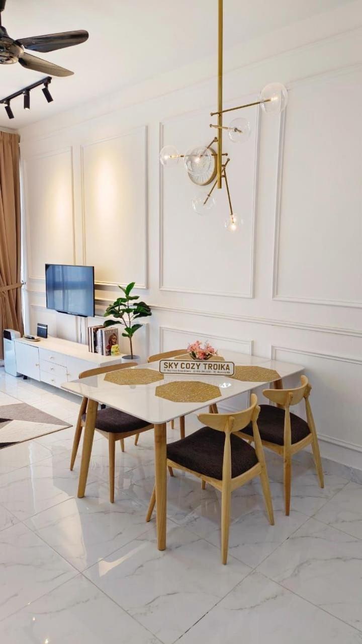 Sky Cozy Troika Residence, 1 Bedroom 4-6 Pax, 2 Bedrooms 6-8 Pax, Pool Vew, Sky & City View, Free Parking, Pool, Unlimited Wifi & Netflix Kota Bharu Buitenkant foto